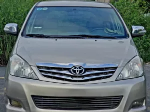 Toyota Innova V 2011 - Toyota Innova 2.0V 2011 số tự động đi chỉ 8 vạn sơn zin toàn xe.