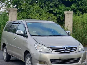 Toyota Innova V 2011 - Toyota Innova 2.0V 2011 số tự động đi chỉ 8 vạn sơn zin toàn xe.