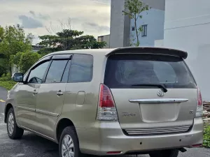 Toyota Innova V 2011 - Toyota Innova 2.0V 2011 số tự động đi chỉ 8 vạn sơn zin toàn xe.