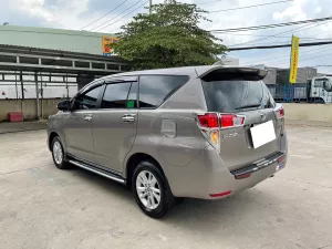 Toyota Innova 2.0E 2020 - Bán Toyota Innova 2.0E đời 2020, màu xám, giá tốt