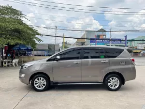 Toyota Innova 2.0E 2020 - Bán Toyota Innova 2.0E đời 2020, màu xám, giá tốt