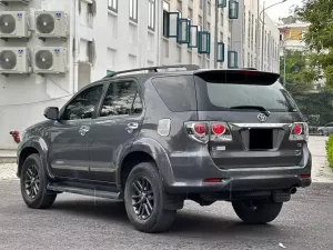 Toyota Fortuner 2.7V 4x4 AT 2015 - Bán ô tô Toyota Fortuner 2.7V 4x4 AT năm 2015, màu xám, giá tốt