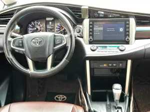 Toyota Innova 2.0G 2022 - Bán ô tô Toyota Innova 2.0G 2022, màu bạc giá cạnh tranh