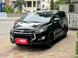 Toyota Innova Venturer 2019 - Venturer 2019 Full Đen Chất Xe Rất Đẹp 141Km