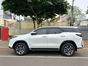 Toyota Fortuner legender 4x2 AT 2023 - Bán xe Toyota Fortuner legender 4x2 AT năm 2023, màu trắng