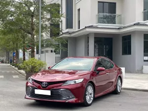 Toyota Camry 2.5Q 2021 - Cần bán xe Toyota Camry 2.5Q 2021, màu đỏ, nhập khẩu nguyên chiếc, giá 980tr