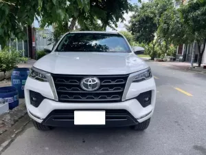 Toyota Fortuner 2.4G 4x2 MT 2022 - Cần bán Toyota Fortuner 2.4G 4x2 MT 2022, màu trắng, 918tr