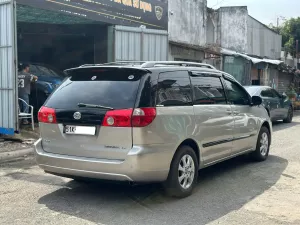 Toyota Sienna LE 3.5L 2006 - Bán Toyota Sienna LE 3.5L đời 2006, màu bạc, xe nhập