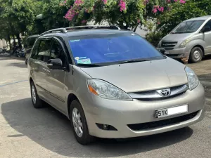 Toyota Sienna LE 3.5L 2006 - Bán Toyota Sienna LE 3.5L đời 2006, màu bạc, xe nhập