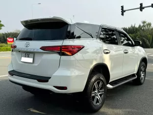 Toyota Fortuner 2.4G 4x2 MT 2022 - Cần bán Toyota Fortuner 2.4G 4x2 MT đời 2022, màu trắng, giá tốt