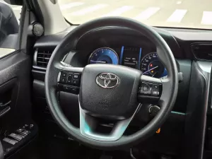 Toyota Fortuner 2.4G 4x2 MT 2024 - Cần bán Toyota Fortuner 2.4G 4x2 MT đời 2024, màu bạc