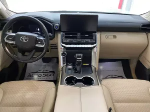 Toyota Land Cruiser LC300 2021 - Bán xe Toyota Land Cruiser LC300 2021, màu trắng, siêu lướt 