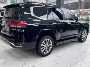 Toyota Land Cruiser LC300 2024 - Toyota Land Cruiser LC300 Sản xuất 2024 đăng ký 12/2024 tên cty xe lăn bánh 3000Km. 