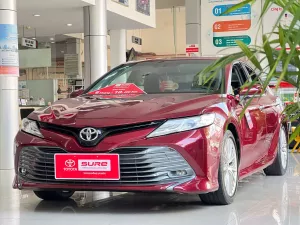 Toyota Camry 2020 - Bán xe Camry 2.5Q sản xuất 2020 màu đỏ chạy 55.000 km xe HCM 