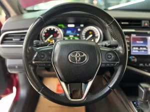 Toyota Camry 2020 - Bán xe Camry 2.5Q sản xuất 2020 màu đỏ chạy 55.000 km xe HCM 