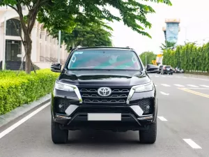 Toyota Fortuner 2.4G 4x2 AT 2023 - Bán ô tô Toyota Fortuner 2.4G 4x2 AT đời 2023, màu đen, giá 960tr