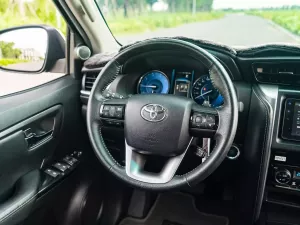 Toyota Fortuner 2.4G 4x2 AT 2023 - Bán ô tô Toyota Fortuner 2.4G 4x2 AT đời 2023, màu đen, giá 960tr