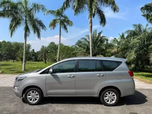 Toyota Innova 2.0E 2020 - Bán xe Toyota Innova 2.0E đời 2020, màu bạc, giá 475tr