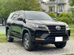 Toyota Fortuner 2.4G 4x2 AT 2022 - Cần bán xe Toyota Fortuner 2.4G 4x2 AT đời 2022, màu đen