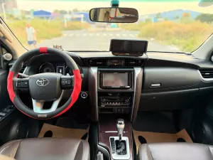 Toyota Fortuner 2.7V 4x2 AT 2018 - Cần bán Toyota Fortuner 2.7V 4x2 AT đời 2018, màu đen, nhập khẩu chính hãng, 610 triệu