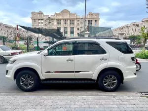 Toyota Fortuner TRD Sportivo 2.7V 4x2 AT 2016 - Cần bán xe Toyota Fortuner TRD Sportivo 2.7V 4x2 AT đời 2016, màu trắng