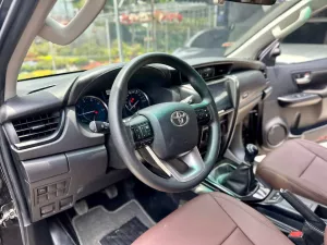 Toyota Fortuner 2.4G 4x2 MT 2022 - Cần bán Toyota Fortuner 2.4G 4x2 MT 2022, màu đen