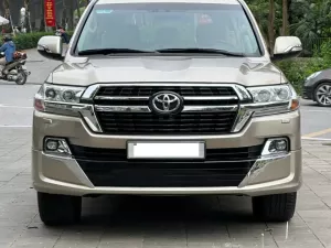 Toyota Land Cruiser LC200 2015 - Em đang có chiếc Toyota Land Cruser VX 4.6V8 sản xuất cuối 2015 model 2016. 