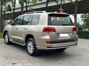 Toyota Land Cruiser LC200 2015 - Em đang có chiếc Toyota Land Cruser VX 4.6V8 sản xuất cuối 2015 model 2016. 