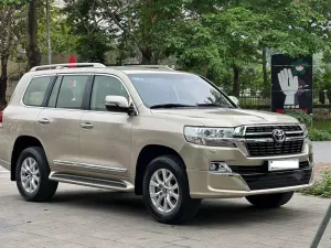 Toyota Land Cruiser LC200 2015 - Em đang có chiếc Toyota Land Cruser VX 4.6V8 sản xuất cuối 2015 model 2016. 