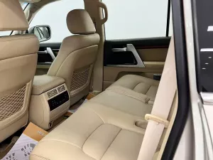Toyota Land Cruiser LC200 2015 - Em đang có chiếc Toyota Land Cruser VX 4.6V8 sản xuất cuối 2015 model 2016. 