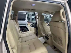 Toyota Land Cruiser LC200 2015 - Em đang có chiếc Toyota Land Cruser VX 4.6V8 sản xuất cuối 2015 model 2016. 