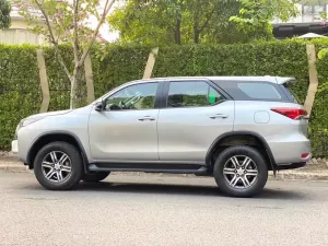 Toyota Fortuner 2.4G 4x2 MT 2021 - Cần bán xe Toyota Fortuner 2.4G 4x2 MT năm 2021, màu bạc