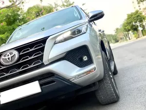 Toyota Fortuner 2.4G 4x2 MT 2021 - Cần bán xe Toyota Fortuner 2.4G 4x2 MT năm 2021, màu bạc