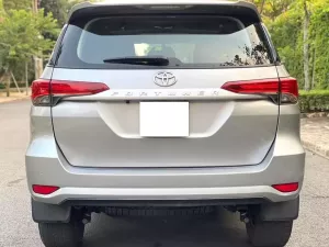 Toyota Fortuner 2.4G 4x2 MT 2021 - Cần bán xe Toyota Fortuner 2.4G 4x2 MT năm 2021, màu bạc