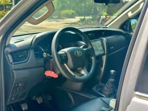 Toyota Fortuner 2.4G 4x2 MT 2021 - Cần bán xe Toyota Fortuner 2.4G 4x2 MT năm 2021, màu bạc