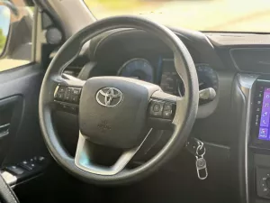 Toyota Fortuner 2.4G 4x2 MT 2021 - Cần bán xe Toyota Fortuner 2.4G 4x2 MT năm 2021, màu bạc