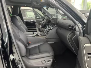 Toyota Land Cruiser LC300 2023 - Bán Toyota Land Cruiser LC300 sản xuất 2023 Màu Đen nội thất Đen