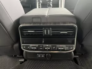 Toyota Land Cruiser LC300 2023 - Bán Toyota Land Cruiser LC300 sản xuất 2023 Màu Đen nội thất Đen