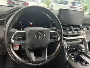 Toyota Land Cruiser LC300 2023 - Bán Toyota Land Cruiser LC300 sản xuất 2023 Màu Đen nội thất Đen