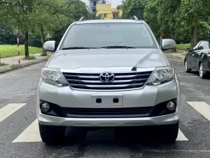 Toyota Fortuner 2.7V 4x2 AT 2015 - Bán ô tô Toyota Fortuner 2.7V 4x2 AT năm 2015, màu bạc giá cạnh tranh