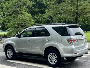 Toyota Fortuner 2.7V 4x2 AT 2015 - Bán ô tô Toyota Fortuner 2.7V 4x2 AT năm 2015, màu bạc giá cạnh tranh