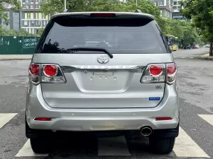Toyota Fortuner 2.7V 4x2 AT 2015 - Bán ô tô Toyota Fortuner 2.7V 4x2 AT năm 2015, màu bạc giá cạnh tranh