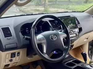 Toyota Fortuner 2.7V 4x2 AT 2015 - Bán ô tô Toyota Fortuner 2.7V 4x2 AT năm 2015, màu bạc giá cạnh tranh