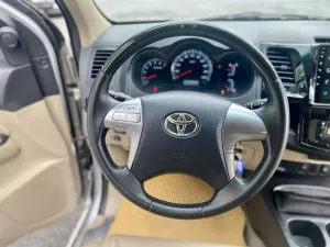 Toyota Fortuner 2.7V 4x2 AT 2015 - Bán ô tô Toyota Fortuner 2.7V 4x2 AT năm 2015, màu bạc giá cạnh tranh