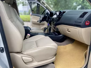 Toyota Fortuner 2.7V 4x2 AT 2015 - Bán ô tô Toyota Fortuner 2.7V 4x2 AT năm 2015, màu bạc giá cạnh tranh