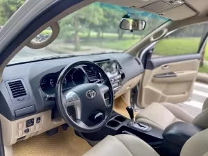 Toyota Fortuner 2.7V 4x2 AT 2015 - Bán ô tô Toyota Fortuner 2.7V 4x2 AT năm 2015, màu bạc giá cạnh tranh