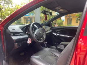 Toyota Corolla Cross 1.3G 2015 - Gia đình cần bán chiếc xe ô tô Toyota Yarit 1.3 G sx 2015 màu đỏ