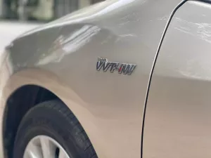 Toyota Camry 2.0E 2017 - Cần bán Toyota Camry 2.0E đời 2017, màu vàng giá cạnh tranh