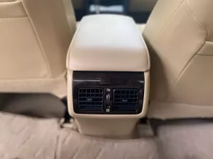 Toyota Camry 2.0E 2017 - Cần bán Toyota Camry 2.0E đời 2017, màu vàng giá cạnh tranh