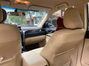 Toyota Camry 2.0E 2017 - Cần bán Toyota Camry 2.0E đời 2017, màu vàng giá cạnh tranh